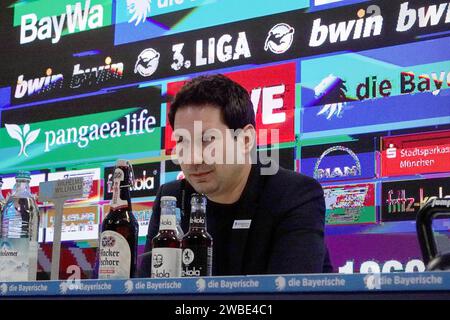 München, Deutschland. Januar 2024. Fußball: 3. Liga, Pressekonferenz. Argirios Giannikis wird als neuer Trainer des Third-League-Fußballvereins TSV 1860 München eingeführt. (Zu 'Argirios Giannikis neuer Trainer beim TSV 1860 München') Credit: Niklas Treppner/dpa/Alamy Live News Stockfoto