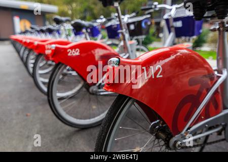 Fahrradverleih in Maribor, Slowenien. Sie sind überall in der Stadt und werden für Reisen in die Stadt genutzt Stockfoto