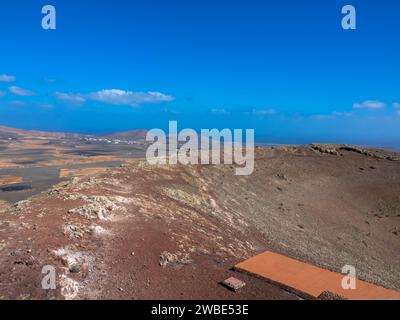 Spektakuläre Ausblicke auf die Feuerberge im Timanfaya Nationalpark, dieser einzigartigen Gegend, die vollständig aus vulkanischen Böden besteht. Lanzarote Stockfoto