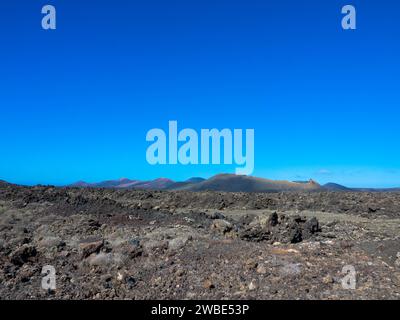 Spektakuläre Ausblicke auf die Feuerberge im Timanfaya Nationalpark, dieser einzigartigen Gegend, die vollständig aus vulkanischen Böden besteht. Lanzarote Stockfoto