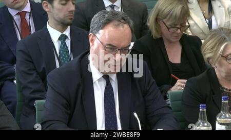 Screenshot vom Parlamentsfernsehen des Gouverneurs der Bank of England Andrew Bailey, der vor dem Ausschuss für Treasury Select im Houses of Parliament in London über die Bedrohung der Finanzstabilität durch Zinsanstiege spricht. Bilddatum: Mittwoch, 10. Januar 2024. Stockfoto