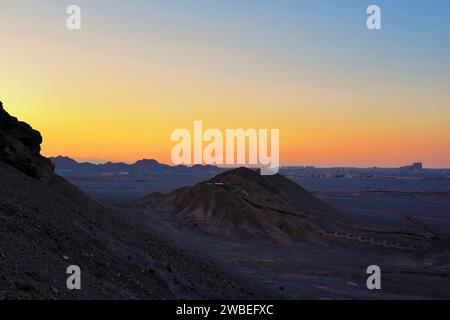 Sonnenuntergang am Turm der Stille, Yazd, Iran. Stockfoto