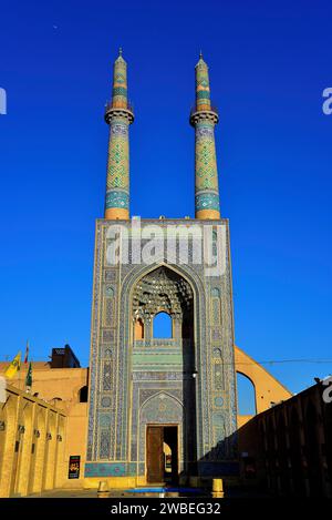 Die Jāmeh-Moschee von Yazd ist die große Gemeinde-Moschee der Stadt Yazd im Iran. Es wurde zwischen 1324 und 1365 wieder aufgebaut und war eines der herausragenden Gebäude des Iran Stockfoto