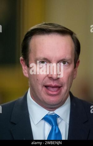 Washington, Vereinigte Staaten Von Amerika. Januar 2024. Der US-Senator Chris Murphy (Demokrat von Connecticut) hält am Dienstag, den 9. Januar 2024, auf der Pressekonferenz der Demokraten im Ohio Clock Corridor im Kapitol der Vereinigten Staaten in Washington, DC. Credit: Rod Lamkey/CNP/SIPA USA Credit: SIPA USA/Alamy Live News Stockfoto