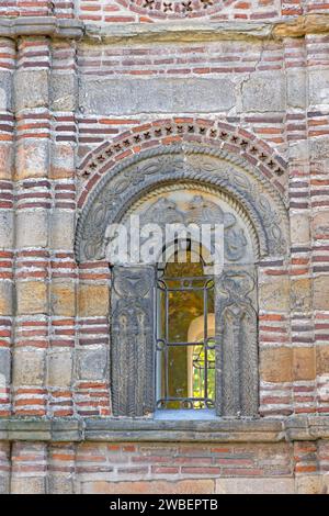 Bogenfenster in der Lazarica-Kirche in Krusevac Serbien Historisches Wahrzeichen Stockfoto