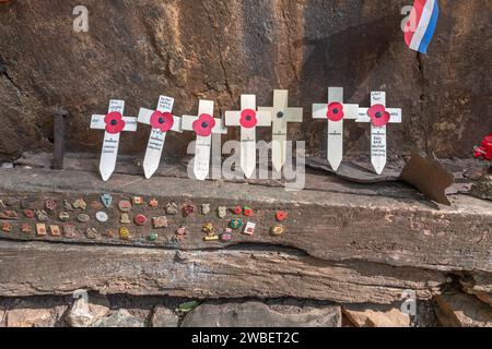 Gedenkkreuze am Hellfire Pass, Kanchanaburi, Thailand. Stockfoto