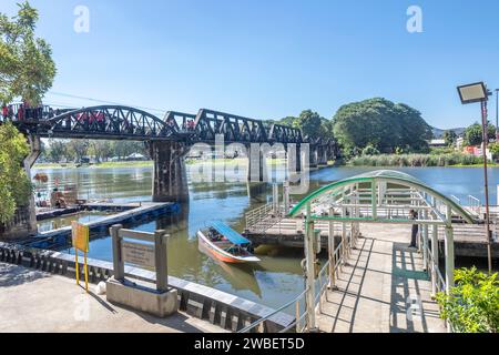 Brücke über den Fluss Kwai, Kanchanaburi, Vietnam. Stockfoto