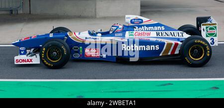 Ted Zorbas in Jacques Villeneuve's, 1997, Williams FW19 während der Demonstration zum 75. Jahrestag des Grand prix in Silverstone. Stockfoto