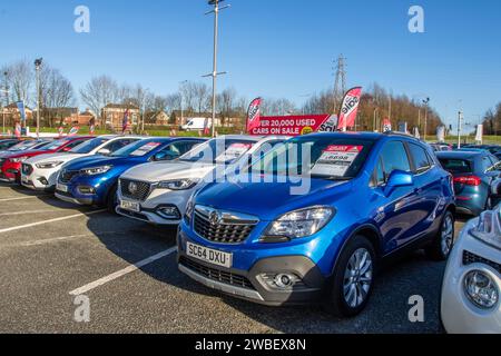 2014 Vauxhall Mokka SE S/S 115 VVT Ecotec-4 Start/Stop Blue Car SUV Benzin 1598 ccm, 1,6 i 16 V VVT (115 PS) FWD; Verkauf von Gebrauchtwagen in Preston, Großbritannien Stockfoto