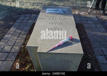 Lipsko, Deutschland. Januar 2024. Der Niederländer Marinus van der Lubbe, der 1933 die Verantwortung für die Anzündung des Reichstages übernahm, lässt sein Grab zum 90. Jahrestag seiner Hinrichtung auf dem Leipziger Friedhof offiziell markieren, das am 10. Januar 2024 in Leipzig abgebildet ist. Quelle: Ales Zapotocky/CTK Photo/Alamy Live News Stockfoto