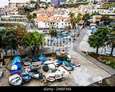 Das hübsche Küstendorf Camara de Lobos auf Madeira. Stockfoto