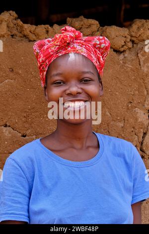 Simbabwe, Matabeleland North, Dorf bei Hwange, Gugulethu Dube, 21 Jahre alt Stockfoto