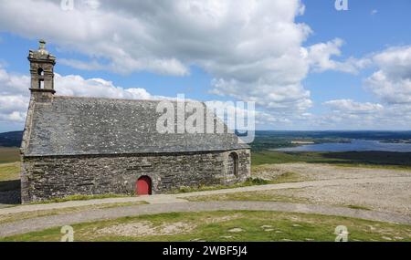 Kapelle am Mont Saint-Michel de Brasparts, hinter dem Reservoir de Saint-Michel, Bergkette Monts d'Arree, Departement Finistere Penn AR Bed, Region Stockfoto