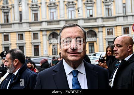 Der ehemalige italienische Premierminister und ehemalige Präsident der Europäischen Zentralbank, Mario Draghi, trifft am 10. Januar 2024 im Hauptsitz der Bank of Italy in Mailand mit einer Delegation des ERT, dem europäischen Runden Tisch für Industrie, zusammen Stockfoto