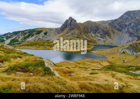 Blick auf den Twin Lake, Teil der Sieben Seen, im Rila Nationalpark im Südwesten Bulgariens Stockfoto