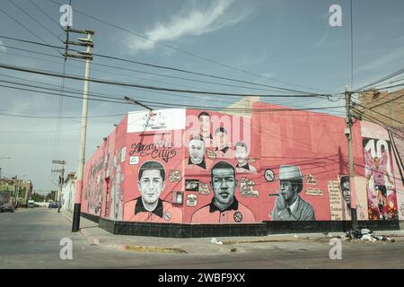 Graffito, Porträts verschiedener Salsa-Musiker im historischen Zentrum von Callao, Peru Stockfoto