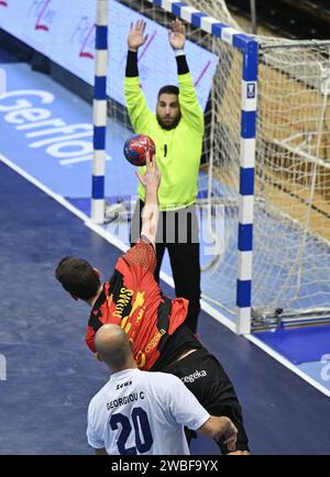 Hasselt, Belgien. Januar 2024. Der belgische Simon Ooms wurde am Mittwoch, den 10. Januar 2024, in Hasselt, einem Spiel der EHF Euro 2026 Männer-Europameisterschaft 2026, während eines Spiels zwischen der belgischen Nationalmannschaft „Rote Wölfe“ und Zypern in Aktion gezeigt. BELGA PHOTO ERIC LALMAND Credit: Belga News Agency/Alamy Live News Stockfoto