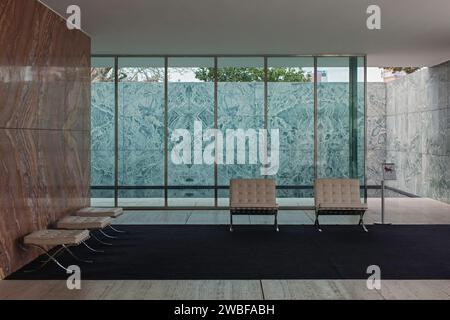 Barcelona Pavillon entworfen von Ludwig Mies van der Rohe und Lilly Reich im Jahre 1929 Stockfoto