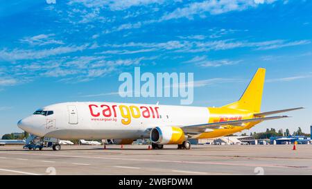 Boryspil, Ukraine - 10. September 2019: Flugzeug Boeing 737-400F (LZ-CGT) von Cargoair auf dem Flughafen Boryspil Stockfoto