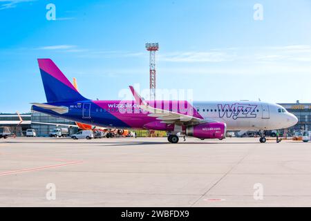 Boryspil, Ukraine - 10. September 2019: Flugzeug Airbus A320 (HA-LYZ) von Wizzair am Boryspil International Airport Stockfoto