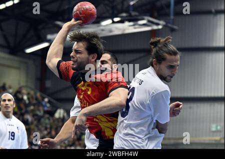 Hasselt, Belgien. Januar 2024. Julien Cadel aus Belgien wurde während eines Spiels zwischen der belgischen Nationalmannschaft „Rote Wölfe“ und Zypern am Mittwoch, den 10. Januar 2024, in Hasselt, einem Spiel der Aktionsrunde für die EHF Euro 2026 Männer-Europameisterschaft 2026, in Aktion genommen. BELGA PHOTO ERIC LALMAND Credit: Belga News Agency/Alamy Live News Stockfoto