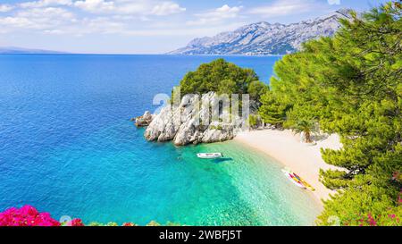 Blick auf den Strand in Brela, Kroatien Stockfoto