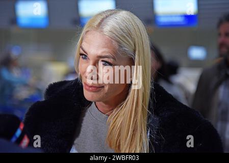 Sarah Kern - Abflug der Kandidaten nach Australien zur RTL TV-Show ich BIN ein STAR - HOLT MICH hier RAUS am Frankfurt am Main International Airport am 10.01.2024 *** Sarah Kern Abflug der Kandidaten für die RTL nach Australien TV-Show ich BIN ein STAR HOLT MICH hier RAUS am 10 01 2024 am Flughafen Frankfurt am Main Stockfoto