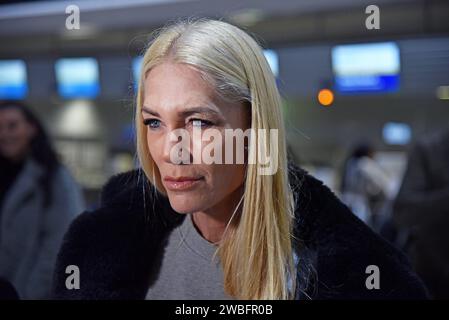 Sarah Kern - Abflug der Kandidaten nach Australien zur RTL TV-Show ich BIN ein STAR - HOLT MICH hier RAUS am Frankfurt am Main International Airport am 10.01.2024 *** Sarah Kern Abflug der Kandidaten für die RTL nach Australien TV-Show ich BIN ein STAR HOLT MICH hier RAUS am 10 01 2024 am Flughafen Frankfurt am Main Stockfoto