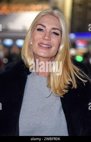 Sarah Kern - Abflug der Kandidaten nach Australien zur RTL TV-Show ich BIN ein STAR - HOLT MICH hier RAUS am Frankfurt am Main International Airport am 10.01.2024 *** Sarah Kern Abflug der Kandidaten für die RTL nach Australien TV-Show ich BIN ein STAR HOLT MICH hier RAUS am 10 01 2024 am Flughafen Frankfurt am Main Stockfoto