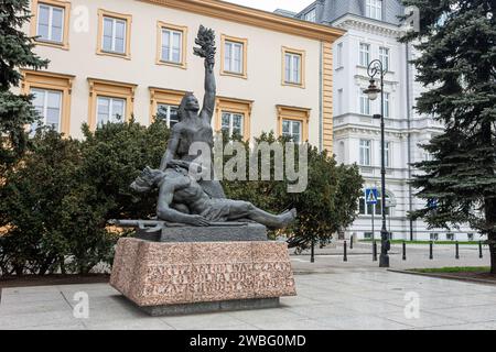 Warschau, Polen. Denkmal für Partisanen, die für das Freie Polen kämpfen, an der Ecke Smolna Street und Aleje Jerozolimskie Stockfoto