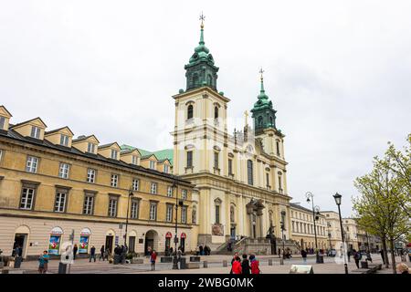 Warschau, Polen. Hauptfassade der Heilig-Kreuz-Kirche in Krakowskie Przedmiescie Avenue Stockfoto