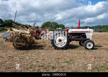 Drayton.Somerset.United Kingdom.19. August 2023.Ein restaurierter David Brown Selectamatic 990 wird auf einer Yesterdays-Bauernveranstaltung gezeigt Stockfoto