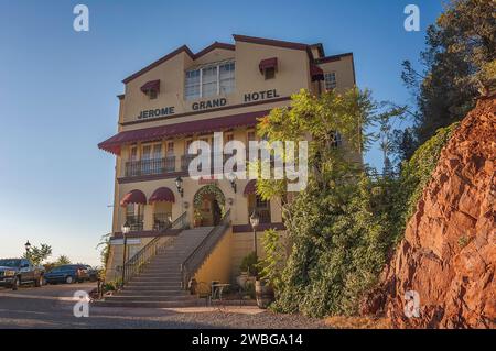 Jerome, AZ, USA – 23. Juni 2011: Außenansicht des Jerome Hotels in Jerome, AZ. Stockfoto