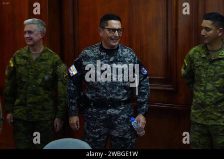 RUEDA DE PRENSA COMANDO CONJUNTO Quito 10 de enero 2024. Rueda de prensa de las Fuerzas Armadas y Policia Nacional A Cargo del jefe del comando conjunto Almirate Jaime Vela Erazo API / DANIEL MOLINEROS Quito Pichincha Ecuador CLJ-RUEDADEPRENSACOMANDOCONJUNTO-32331f0576a70be763a763a7a286029d4fce *** 2024 Pressekonferenz der Streitkräfte und der nationalen Polizei durch den Chef des Gemeinsamen Kommandos Admiral Jaime Vela Erazo API DANIEL MOLINEROS Quito Pichincha Ecuador CLJ RUEDADEPRENSACOMANDOCONJUNTO 32331f0576a70be763a286029d4fce Copyright: xDanielxMoli Stockfoto