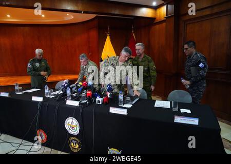 RUEDA DE PRENSA COMANDO CONJUNTO Quito 10 de enero 2024. Rueda de prensa de las Fuerzas Armadas y Policia Nacional A Cargo del jefe del comando conjunto Almirate Jaime Vela Erazo API / DANIEL MOLINEROS Quito Pichincha Ecuador CLJ-RUEDADEPRENSACOMANDOCONJUNTO-c9f58ad84535502b4a40ad092885ad8e *** 2024 Pressekonferenz der Streitkräfte und der nationalen Polizei durch den Chef des Gemeinsamen Kommandos Admiral Jaime Vela Erazo API DANIEL MOLINEROS Quito Pichincha Ecuador CLJ RUEDADEPRENSACOMANDOCONJUNTO c9f58ad84535502b4a40ad092885ad8e Copyright: xDanielxMoli Stockfoto