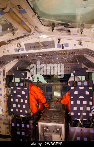 Kommandant- und Pilotenstationen. Space Shuttle Trainer Mit Crew-Fach. CCT-1. Das National Museum of the United States Air Force, Dayton, Ohio, USA. Stockfoto