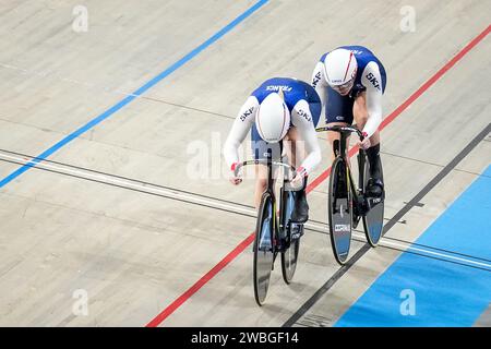 Apeldoorn, Niederlande. Januar 2024. APELDOORN, NIEDERLANDE – 10. JANUAR: Julie Michaux, Mathilde Gros, am 1. Tag der UEC Track Elite Europameisterschaft 2024 in Omnisport am 10. Januar 2024 in Apeldoorn, Niederlande. (Foto: Rene Nijhuis/BSR Agency) Credit: BSR Agency/Alamy Live News Stockfoto