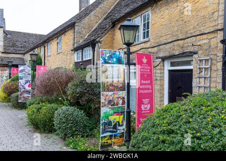 Das Cotswold Motoring Museum and Toy Collection in Bourton on the Water, The Cotswolds, Gloucestershire, UK, 2023 Stockfoto