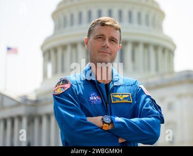 Der NASA-Astronaut Reid Wiseman ist am Donnerstag, den 18. Mai 2023, auf dem Gelände des Capitol Hill in Washington zu sehen. Wiseman besuchte zusammen mit den NASA-Astronauten Victor Glover, Christina Hammock Koch und dem CSA-Astronauten Jeremy Hansen, der mit dem Artemis II-Flugtest der NASA um den Mond fliegen wird, Washington, um ihre bevorstehende Mission mit Kongressmitgliedern und anderen zu besprechen. Foto: (NASA/Bill Ingalls) Stockfoto