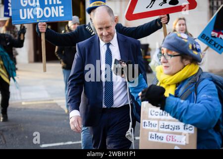 London, Großbritannien. Januar 2024. Postamtsminister Kevin Hollinrake wurde in Westminster, London, nach einer morgendlichen Runde von Interviews mit den Medien gesehen. Eine Ankündigung des Plans der Regierung, den Opfern des IT-Skandals von Postamt Horizon zu helfen, steht "unmittelbar bevor", sagte Hollinrake heute Morgen. (Foto: Tejas Sandhu/SOPA Images/SIPA USA) Credit: SIPA USA/Alamy Live News Stockfoto