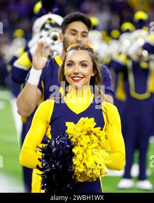 Houston, TX, USA. Januar 2024. Michigan Wolverines Cheerleader beim College Football Playoff National Championship Spiel zwischen den Michigan Wolverines und den Washington Huskies im NRG Stadium in Houston, Texas. Darren Lee/CSM/Alamy Live News Stockfoto