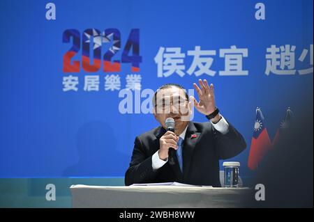 Taipeh, Taiwan. Januar 2024. Hou Yu-ih, Präsidentschaftskandidat der taiwanesischen Kuomintang-Partei, spricht auf einer Pressekonferenz. Die Kuomintang war vor den Wahlen in Opposition zu Taiwan und will die Beziehungen zu China durch einen Dialog verbessern. Quelle: Johannes Neudecker/dpa/Alamy Live News Stockfoto