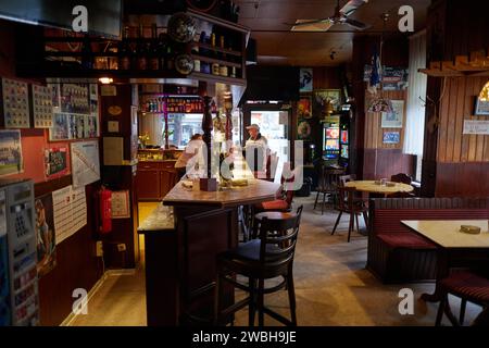 Berlin, Deutschland. Dezember 2023. Blick auf die Kultstube Kupferkanne in der Steinmetzstraße in Schöneberg. Quelle: Jörg Carstensen/dpa/Alamy Live News Stockfoto