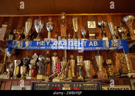 Berlin, Deutschland. Dezember 2023. Blick auf die Kultstube Kupferkanne in der Steinmetzstraße in Schöneberg. Quelle: Jörg Carstensen/dpa/Alamy Live News Stockfoto