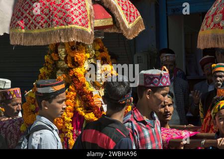 Lokale Götter, Lokale Devtas, Lokale Gottheiten, Mega Festival, Dussehra Festivals, Dhalpur Ground, Kullu, Kulu, Himachal Pradesh, Indien, Asien, indische Festivals Stockfoto