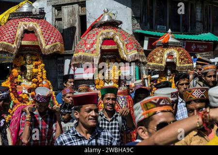 Lokale Götter, Lokale Devtas, Lokale Gottheiten, Mega Festival, Dussehra Festivals, Dhalpur Ground, Kullu, Kulu, Himachal Pradesh, Indien, Asien, indische Festivals Stockfoto