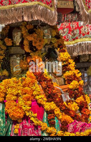 Lokale Götter, Lokale Devtas, Lokale Gottheiten, Mega Festival, Dussehra Festivals, Dhalpur Ground, Kullu, Kulu, Himachal Pradesh, Indien, Asien, indische Festivals Stockfoto