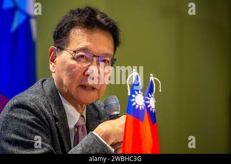 Taipeh. Januar 2024. Der Kandidat des Vizepräsidenten Jaw Shau-kong spricht mit der Presse während der internationalen Pressekonferenz der KMT (Kuomintang) in Taipeh (Taiwan) am 01/2024 behauptet der Kandidat der KMT, der einzige in der Lage zu sein, den Frieden in der Straße von Taiwan aufrechtzuerhalten. Von Wiktor Dabkowski Credit: dpa/Alamy Live News Stockfoto