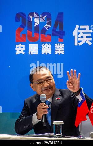 Taipeh. Januar 2024. Präsidentschaftskandidat Hou Yu-ih spricht mit der Presse während der KMT (Kuomintang), einer internationalen Pressekonferenz der nationalistischen Partei in Taipeh, Taiwan am 11. November 01/2024, behauptet der KMT-Kandidat, der einzige in der Lage zu sein, den Frieden in der Straße von Taiwan aufrechtzuerhalten. Von Wiktor Dabkowski Credit: dpa/Alamy Live News Stockfoto