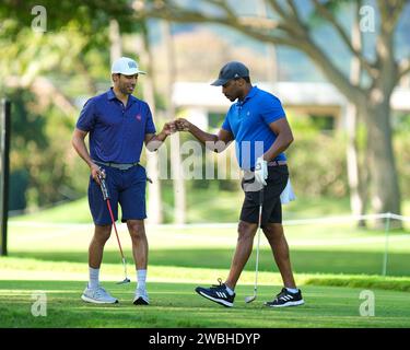 Honolulu, Hawaii, USA. Januar 2024. Schauspieler Anthony Mackie schlägt mit seinem Teamkollegen während des Pro/am-Tages bei den Sony Open im Waialae Country Club in Honolulu, Hawaii. Glenn Yoza/CSM/Alamy Live News Stockfoto